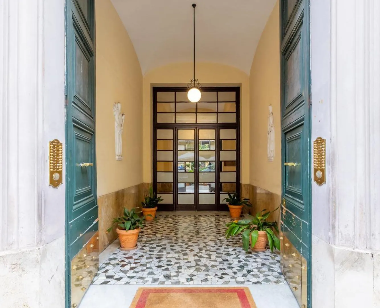 Domus Castroni Scipioni Bed & Breakfast Rome Italy