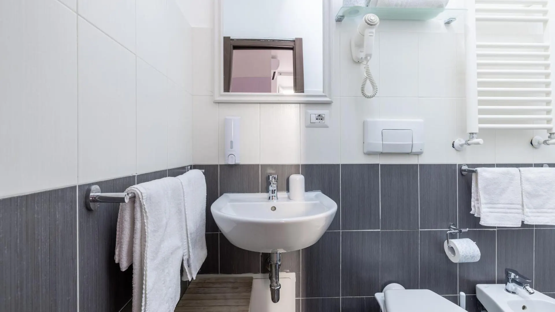 Domus Castroni Scipioni Bed & Breakfast Rome Italy